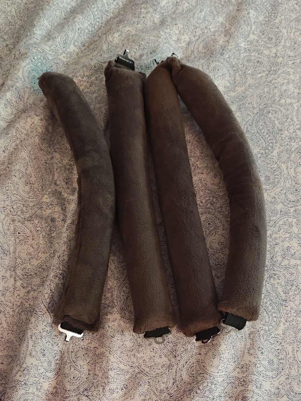 Set of 4 Velvet Rods Heatless Curls - Dark Brown, hook closure